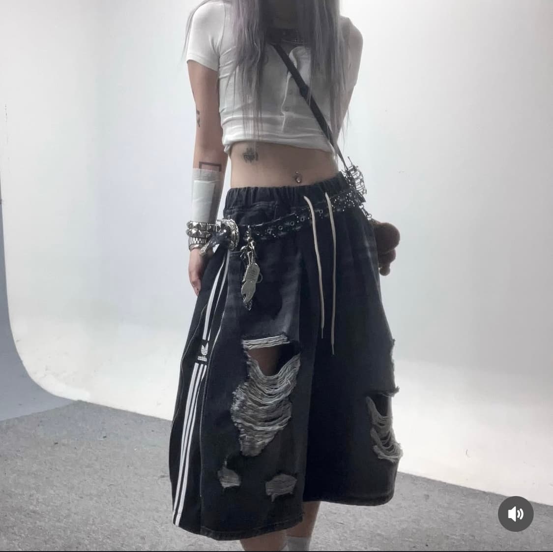 뉴트로스페이스 뉴스스 찢버뮤다 블랙-블랙 상품이미지1