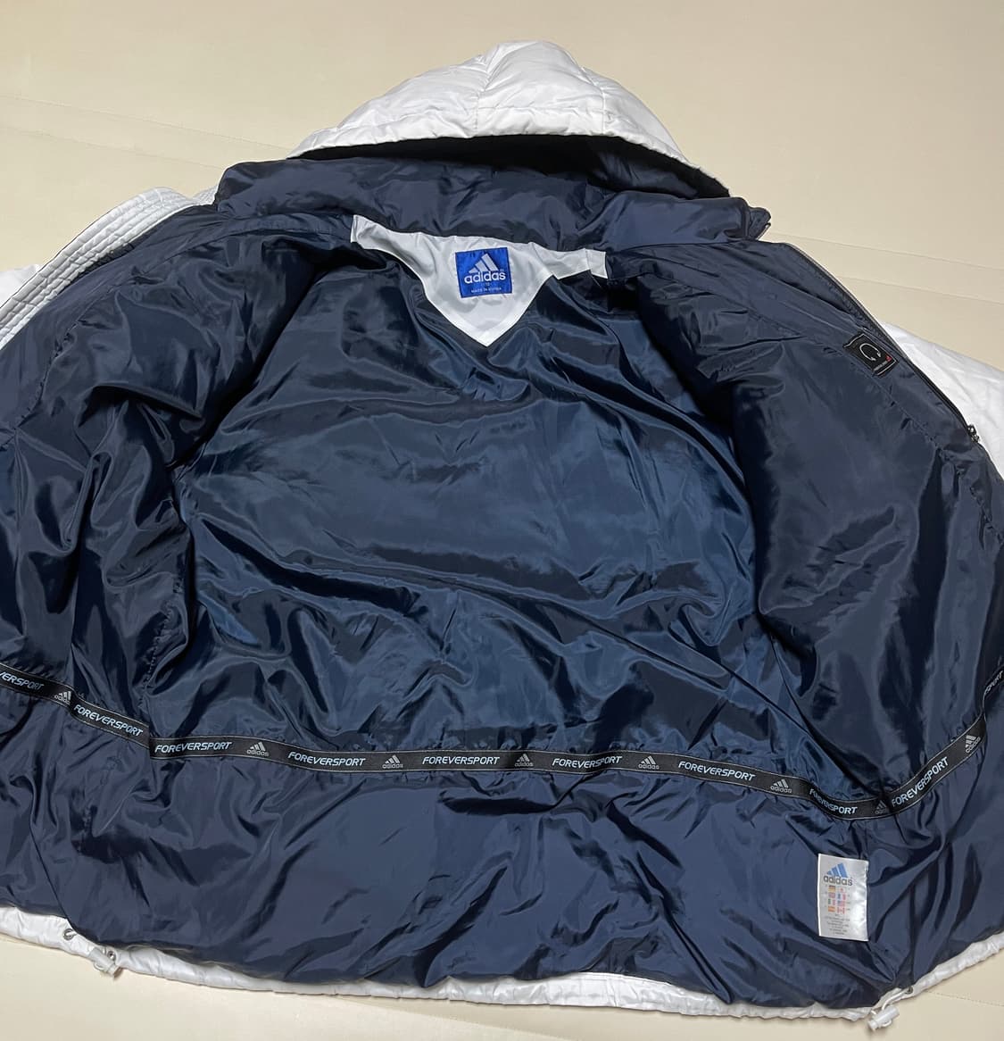 아디다스 스노우 화이트 올드스쿨 대장급 패딩 상품이미지4