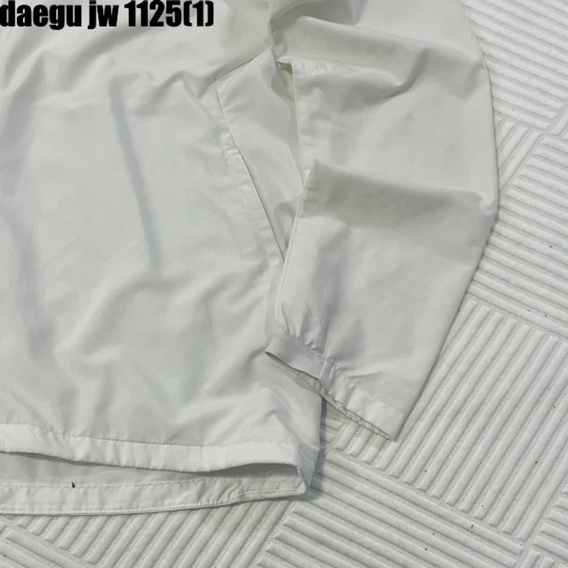 나이키 화이트 러닝 바람막이 상품이미지3