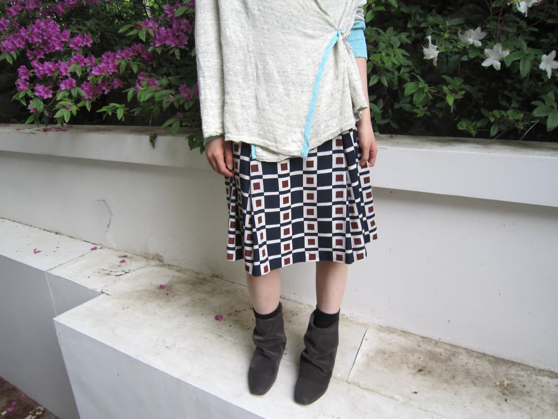 꾸레쥬 미디 스커트 기하학 패턴 허리 패널 디테일 네이비 상품이미지1