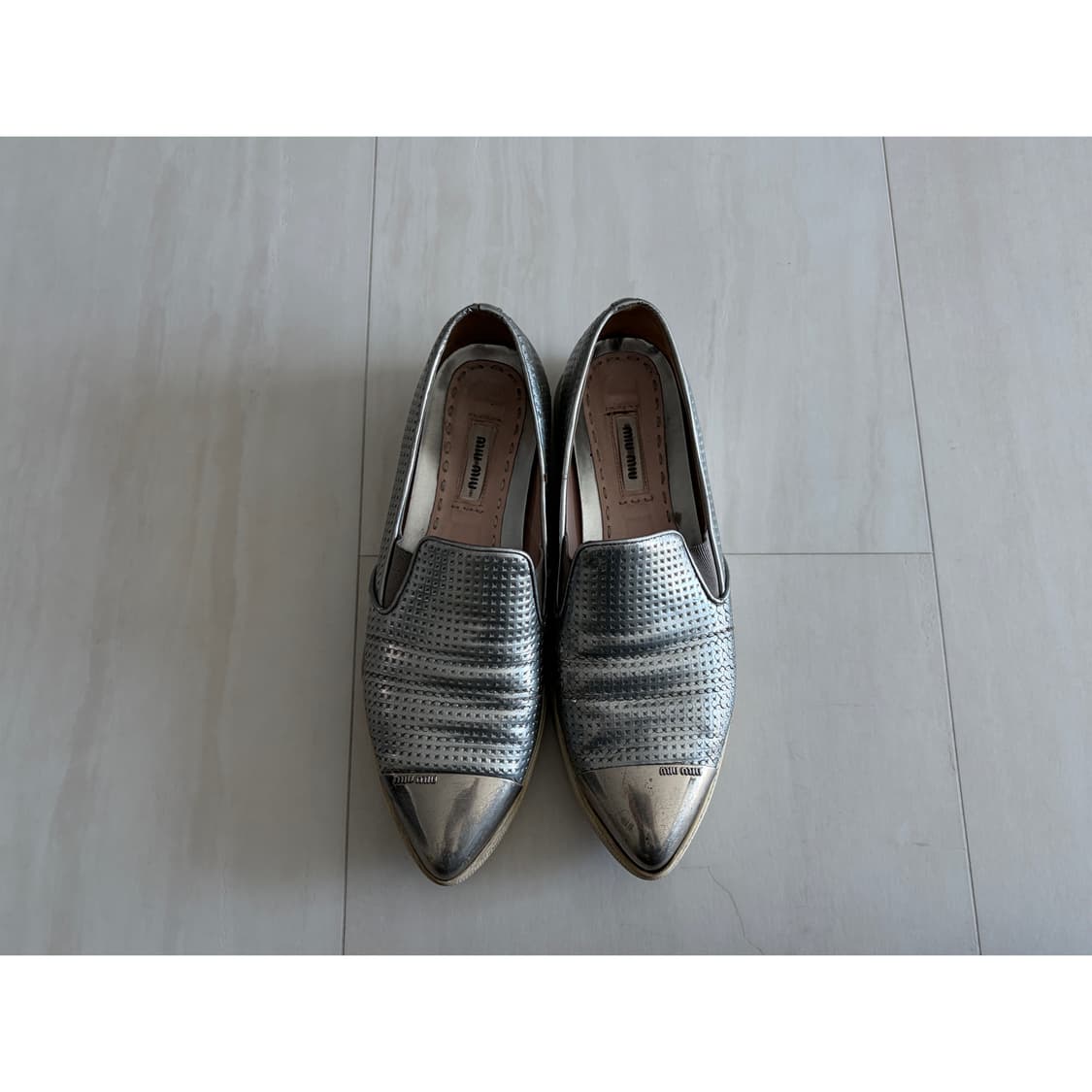 미우미우 메탈토 슬립온 상품이미지1