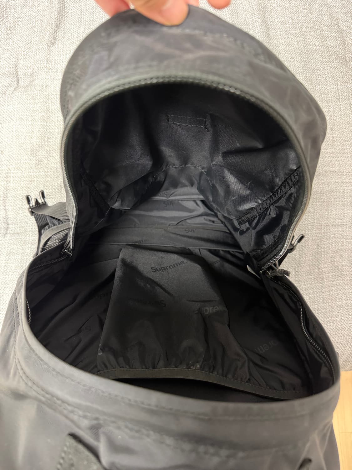 슈프림 백팩 블랙 22FW 상품이미지3