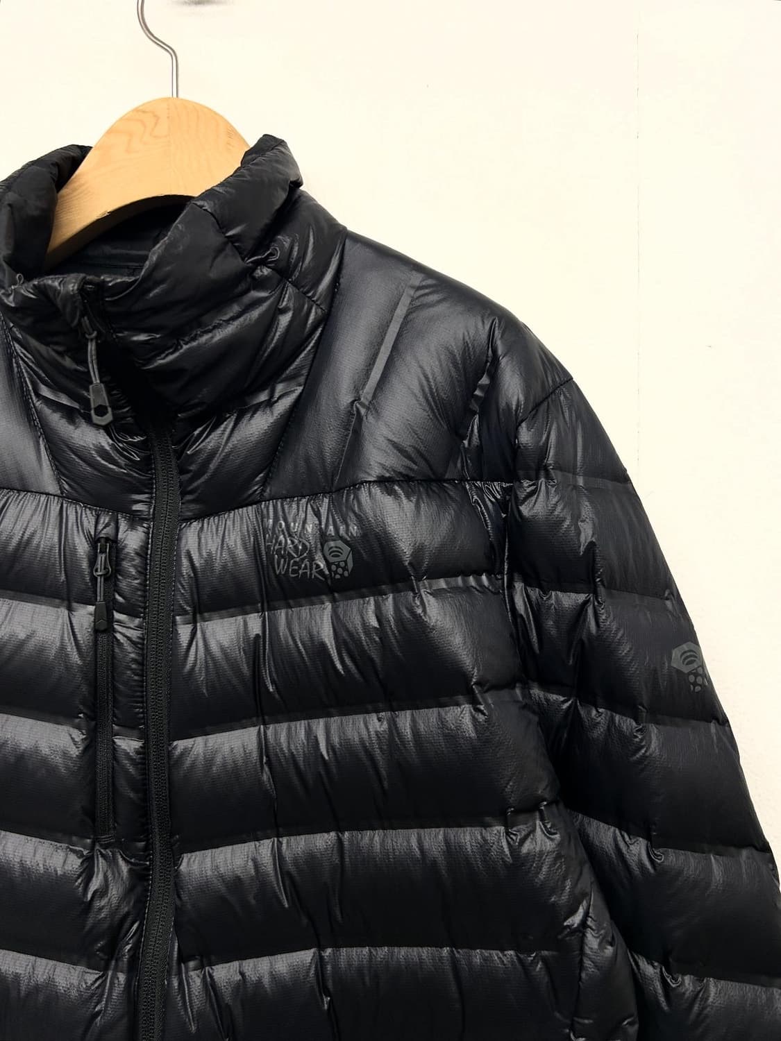 마운틴하드웨어 블랙 경량 패딩 상품이미지2