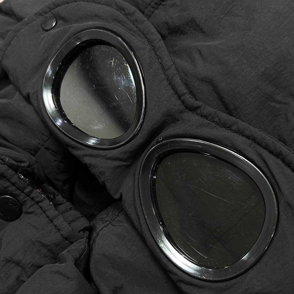 CP컴퍼니 덕다운 고글 패딩조끼(105) 상품이미지6