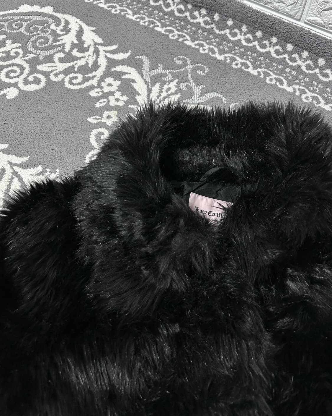 00‘s 쥬시 꾸뛰르 블랙 퍼 자켓 상품이미지3