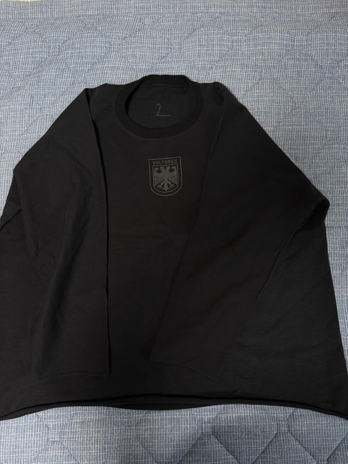 이지 벌쳐스 롱슬리브 2 (넥라인 수선) 상품이미지1