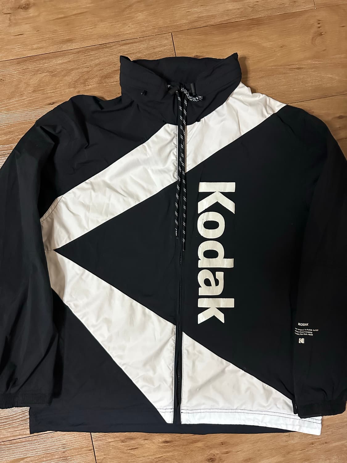 코닥 블랙 바람막이 M 사이즈 판매 상품이미지1