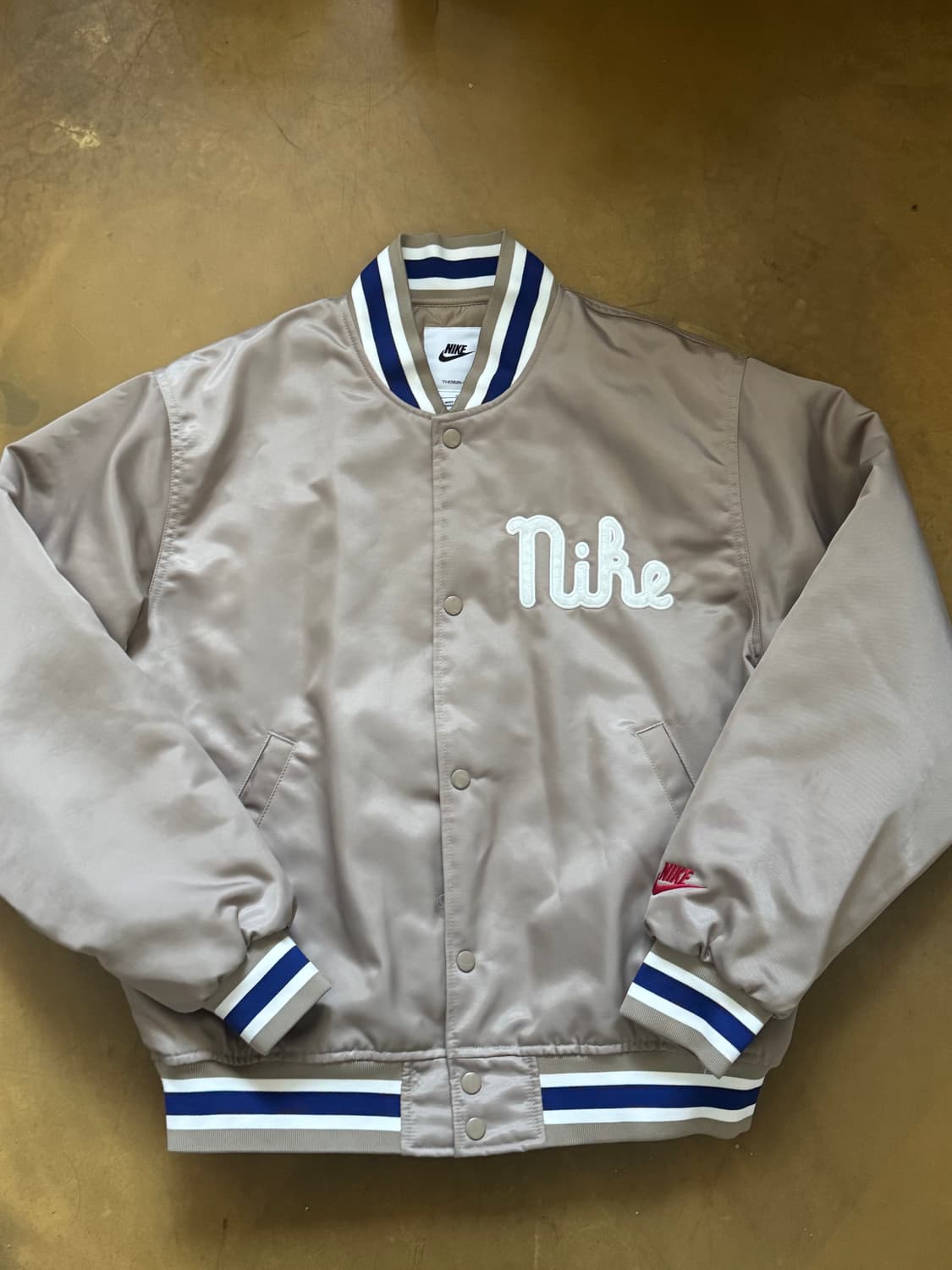 나이키 덕아웃 루즈 사틴 바시티 자켓 L 상품이미지1