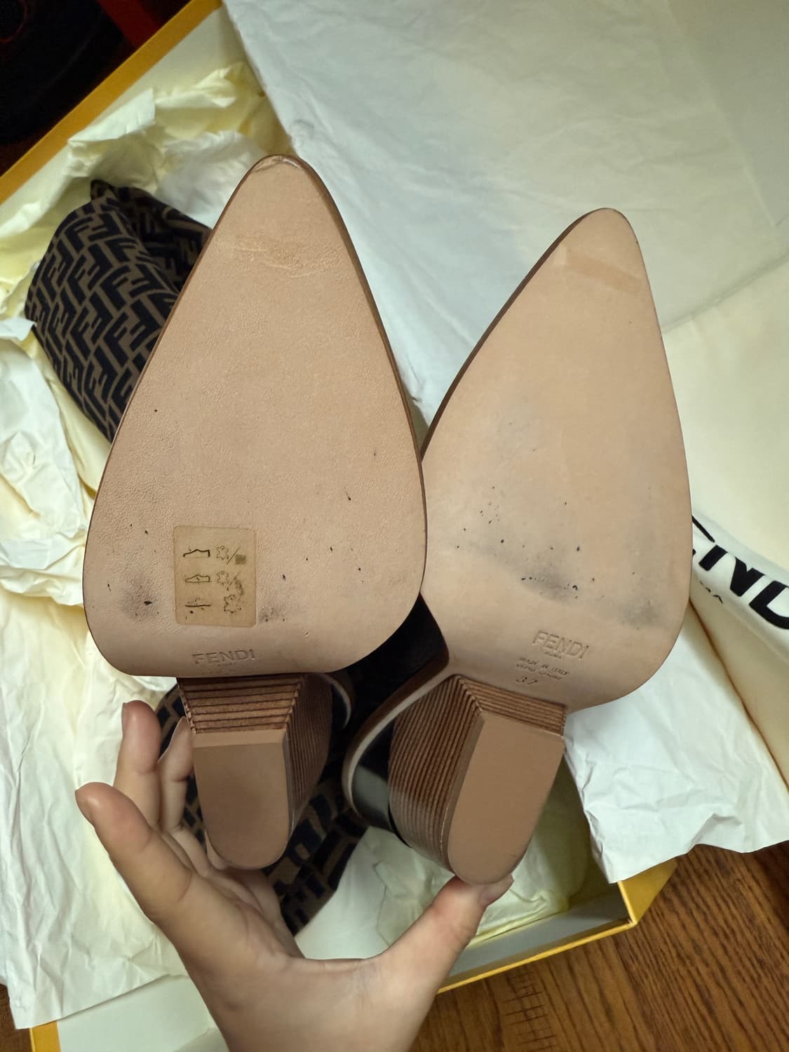 (새제품) 펜디 FF 로고 롱 부츠 37 상품이미지4