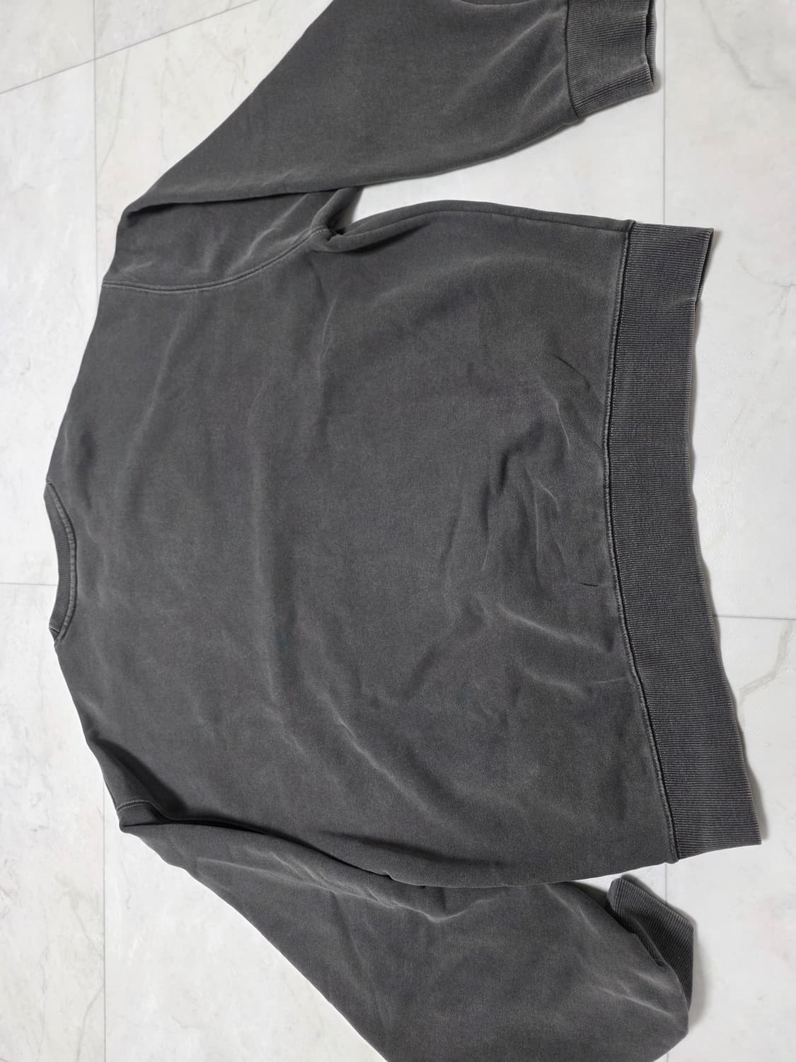 본투윈 피그먼트 맨투맨 팝니다 상품이미지2