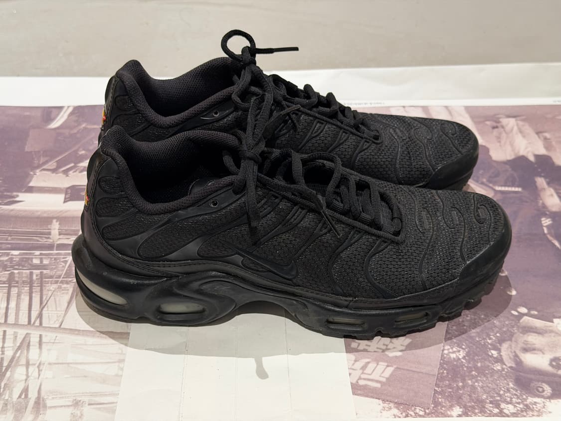 나이키 에어맥스 플러스 트리플 블랙 상품이미지3