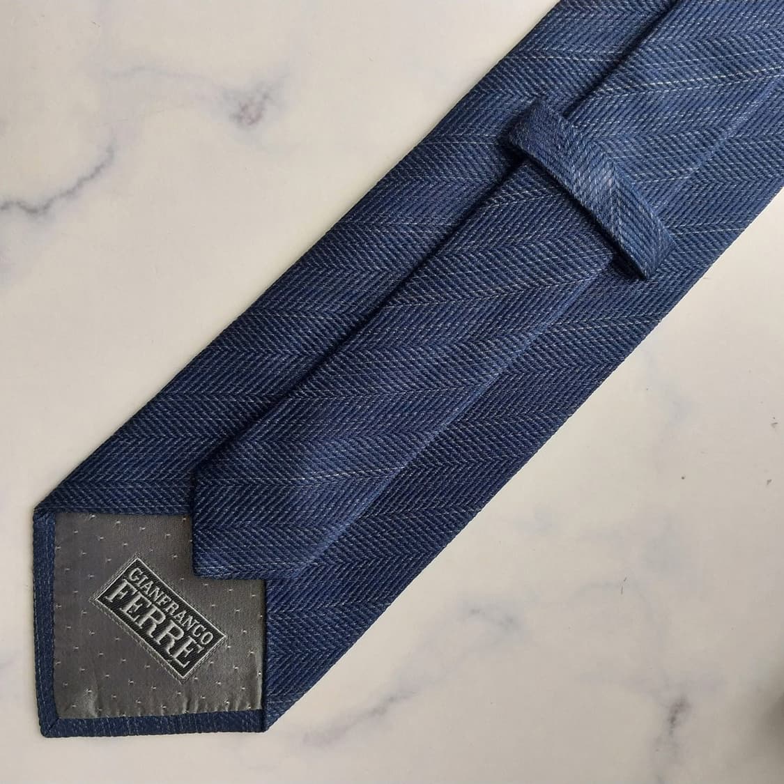 지안프랑코 페레 실크 네이비 헤링본 넥타이 9.2cm A+등급 K2571 상품이미지9