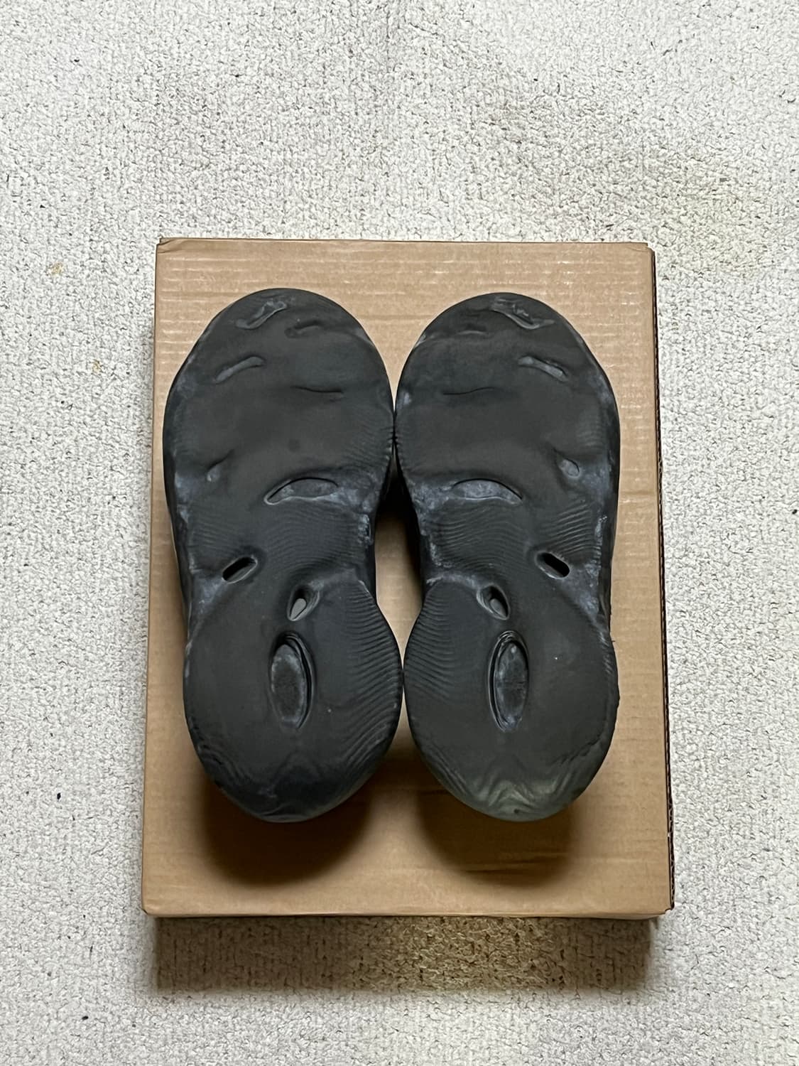 아디다스 이지 폼 러너 오닉스 상품이미지5