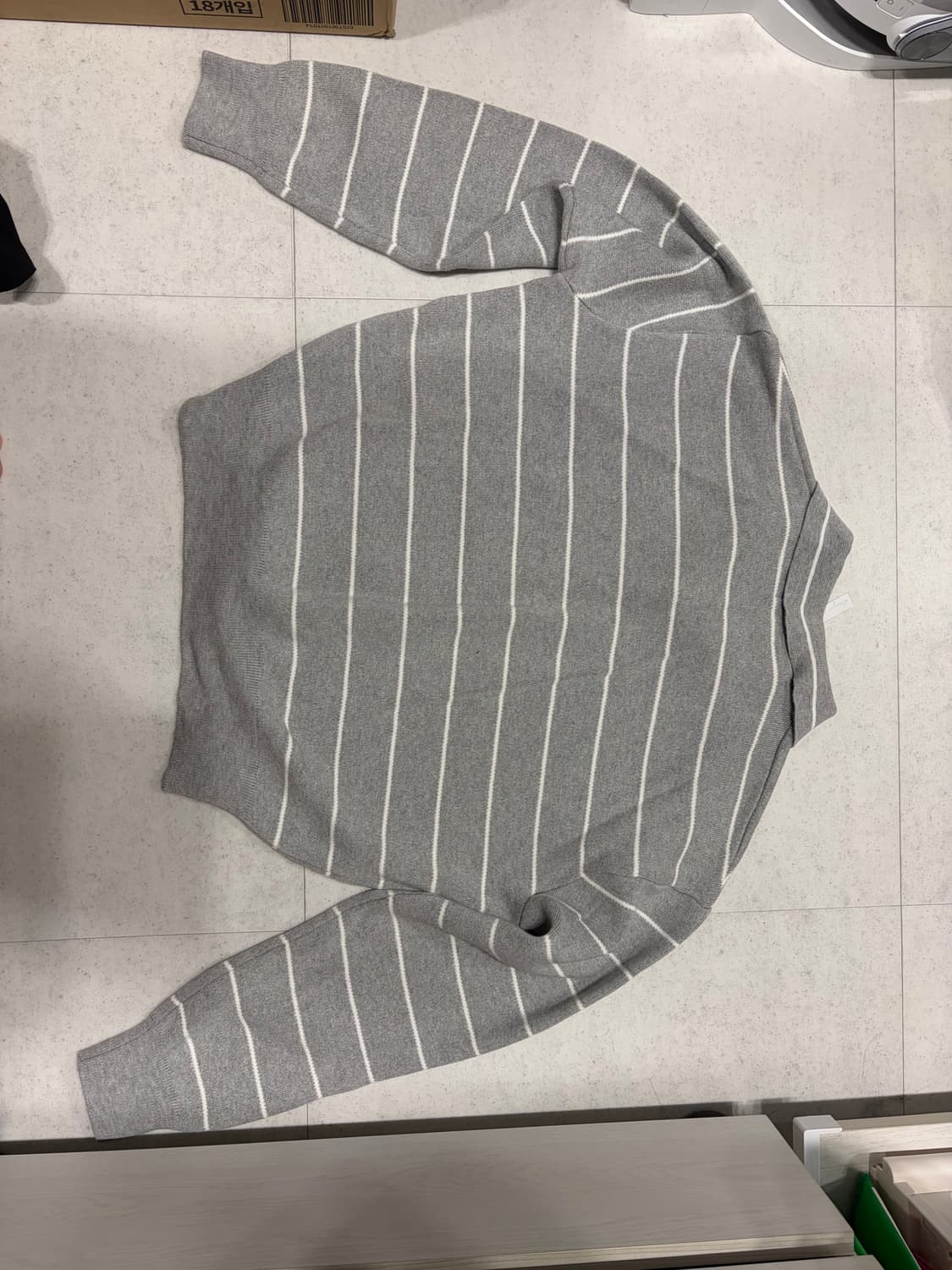 (새상품) dnsr 디앤써 스트라이프 크롭 카라 니트 L사이즈 상품이미지4