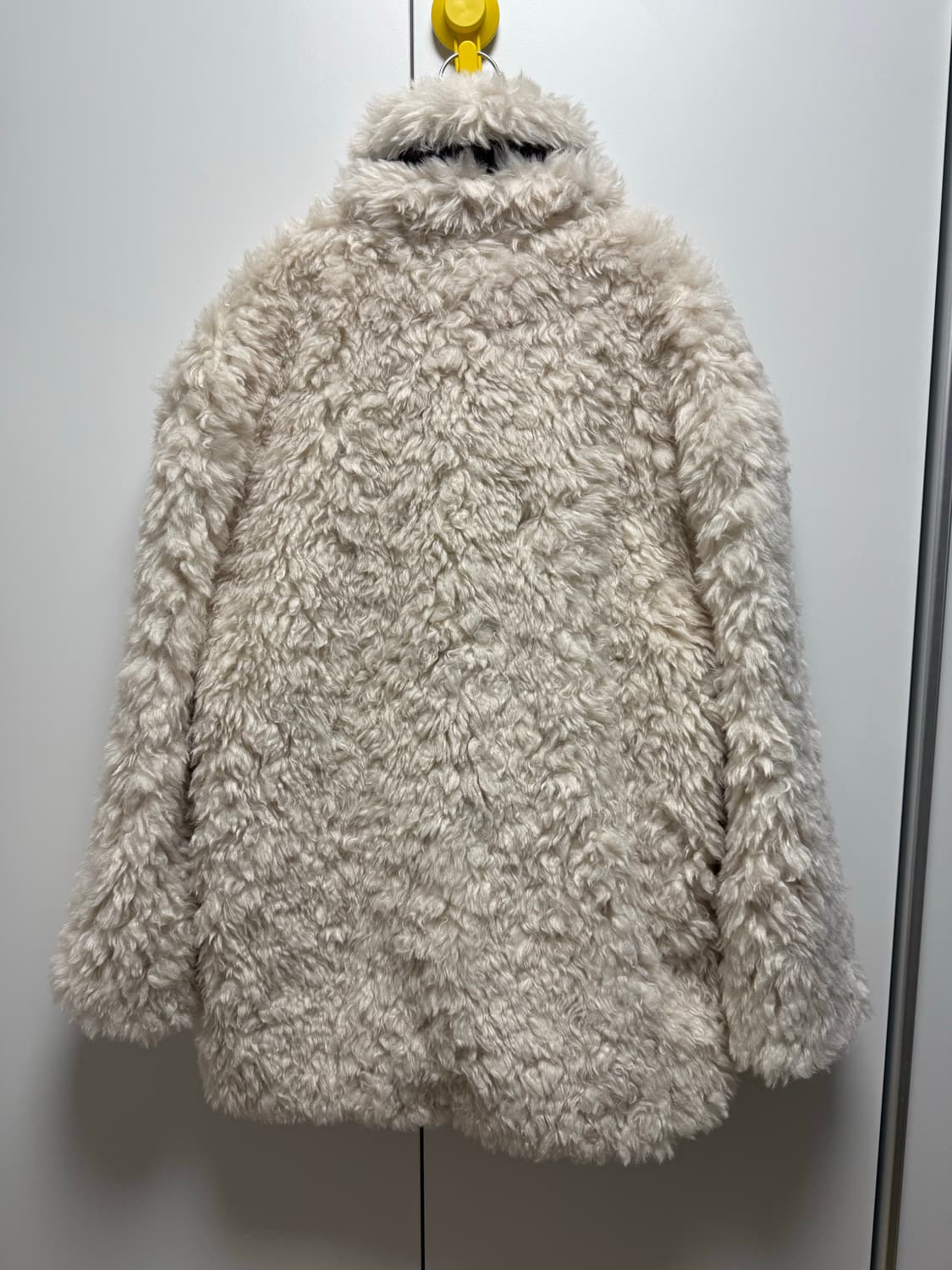 아비에무아 버클디테일 페이크 퍼 코트 상품이미지4