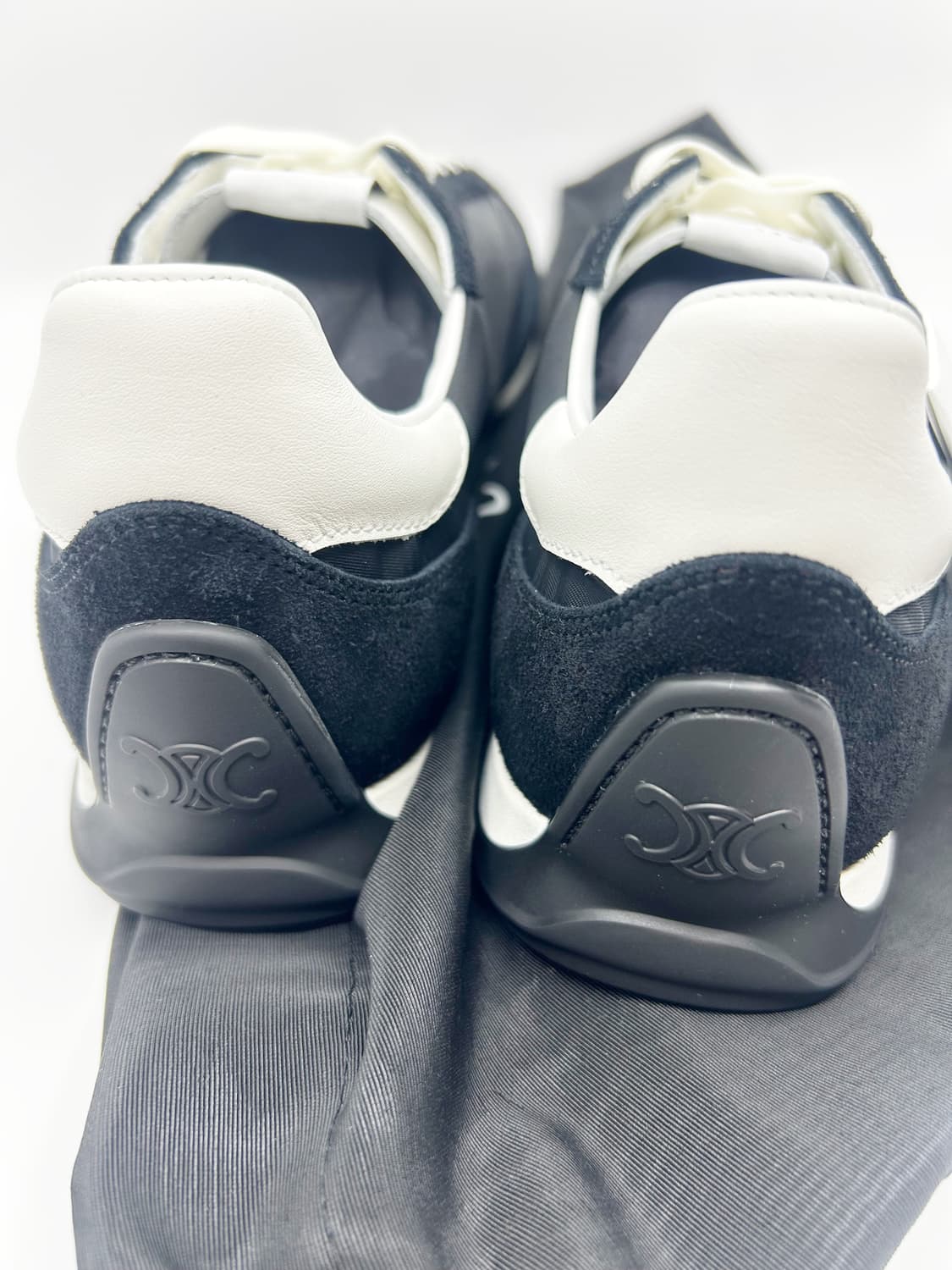 셀린느 트리옹프 레이서 로우 블랙 화이트 42사이즈 364945257C 상품이미지5