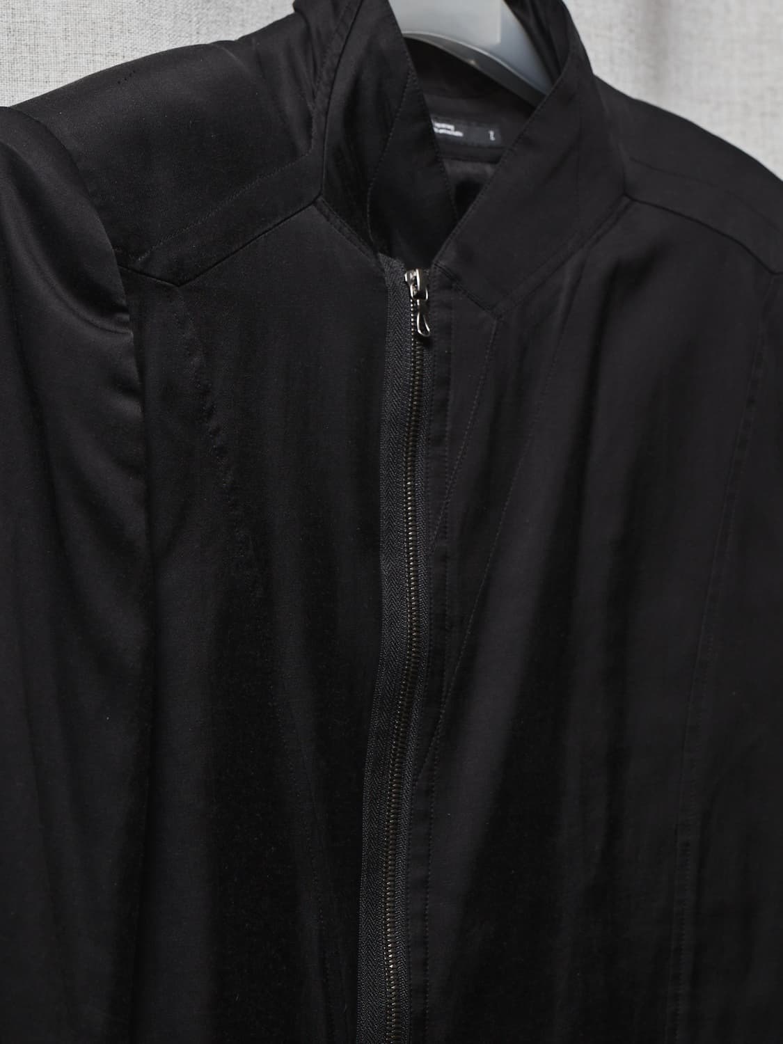 Julius ss23 사선 프리즘 크롭 자켓(샘플) 상품이미지4