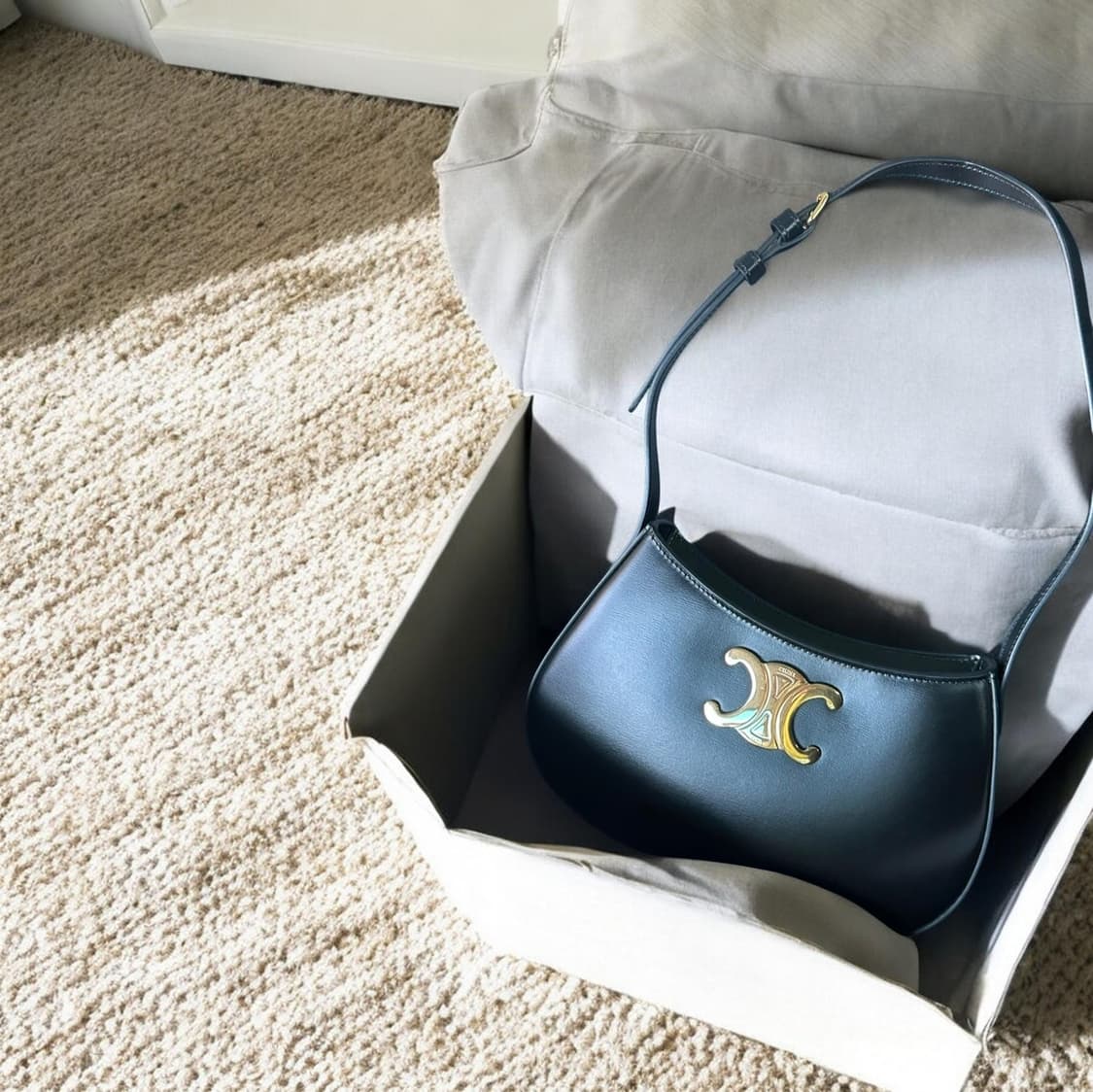 셀린느 트리옹프 틸리백 블랙 상품이미지1