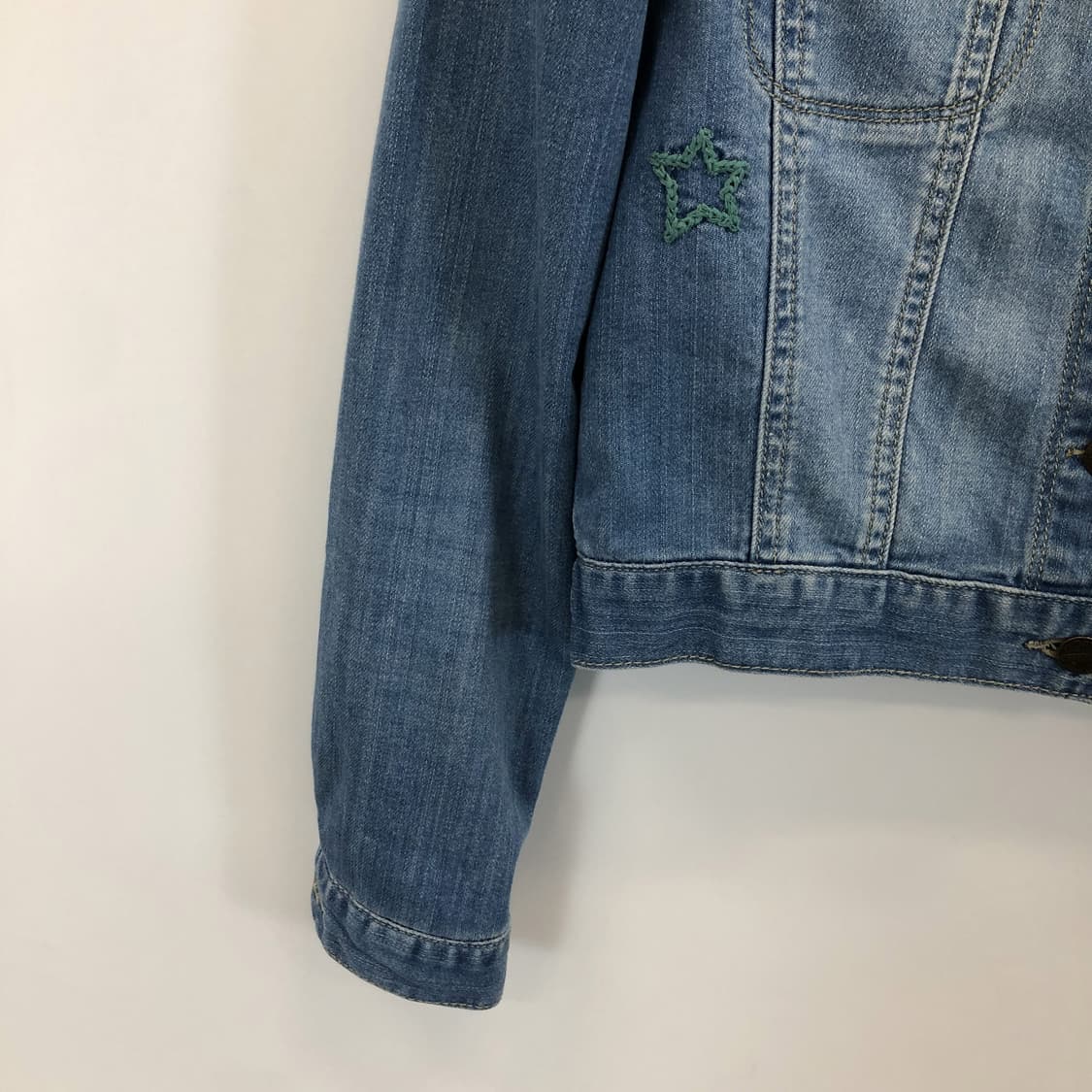 써스데이아일랜드 크롭 데님자켓 85 상품이미지3