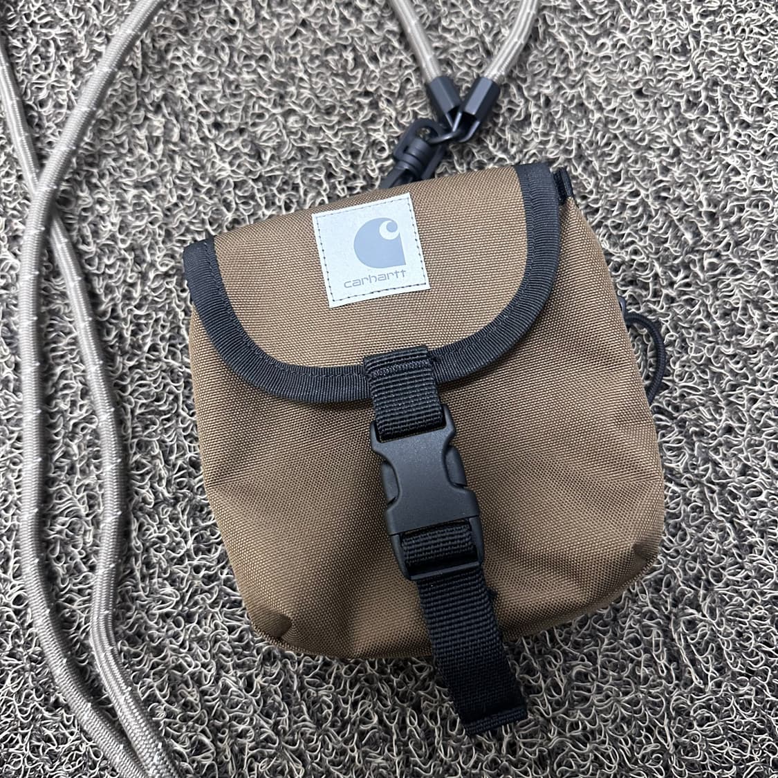 칼하트 미니 크로스백 가방 상품이미지2