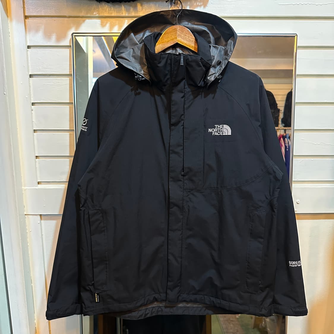 노스페이스 플라이트시리즈 고어텍스 팩라이트쉘 바람막이  상품이미지1