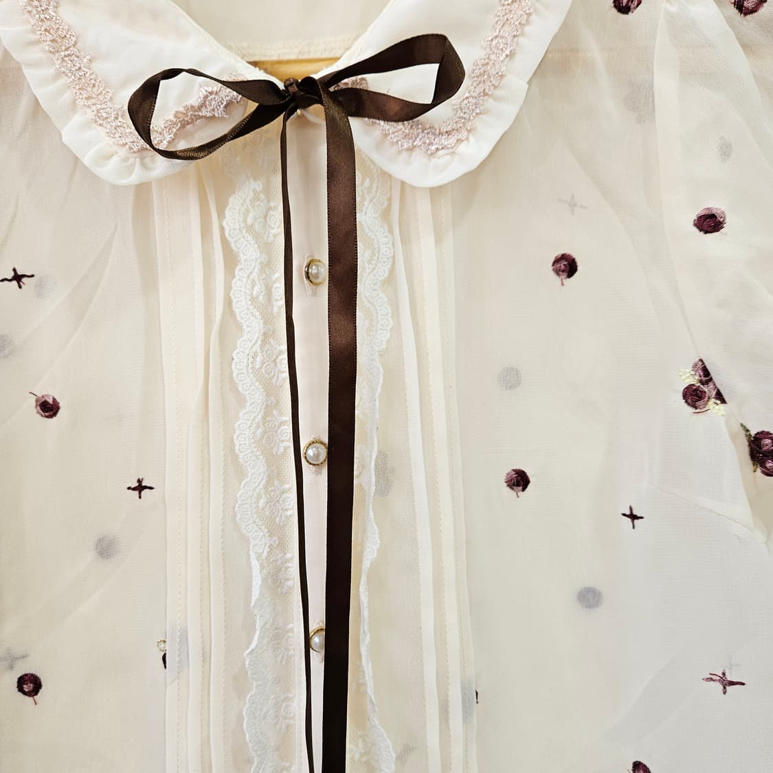 엑시즈팜(Axes Femme) 플라워  시스루 리본 블라우스 상품이미지4