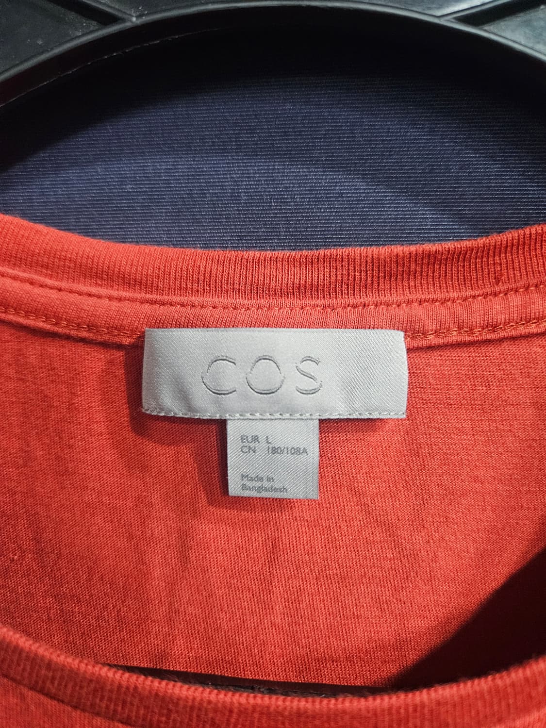 코스 다크레드 남성 슬림핏 100 반팔티  상품이미지3