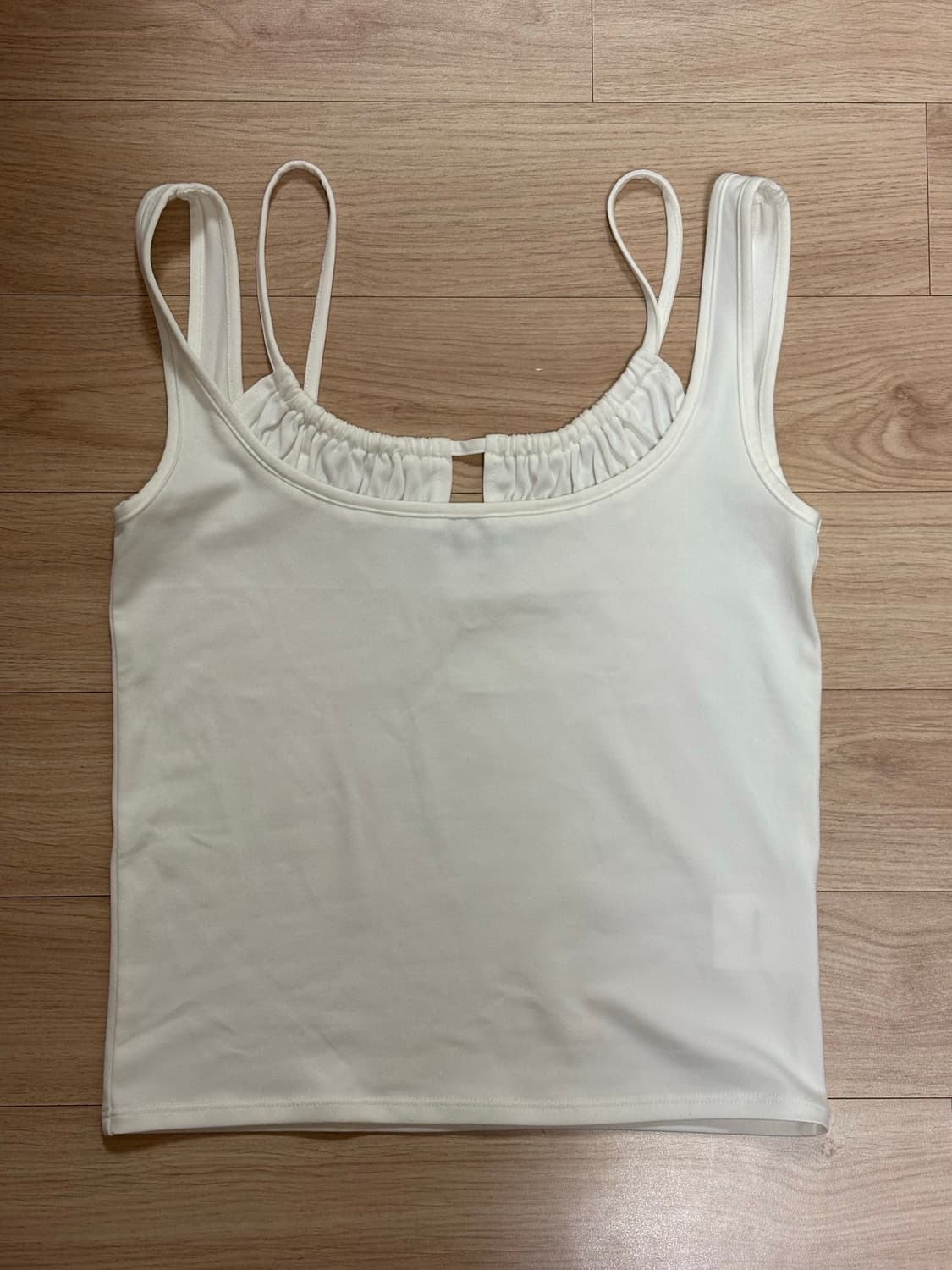 민더리 셔링 레이어드 슬리브리스 화이트 (키오프 벨 착용)SHIRRING 상품이미지6