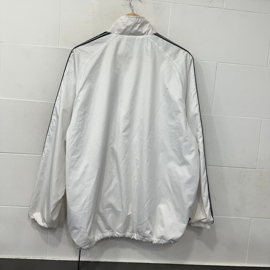 아디다스 사이드라인 로고 바람막이 상품이미지8