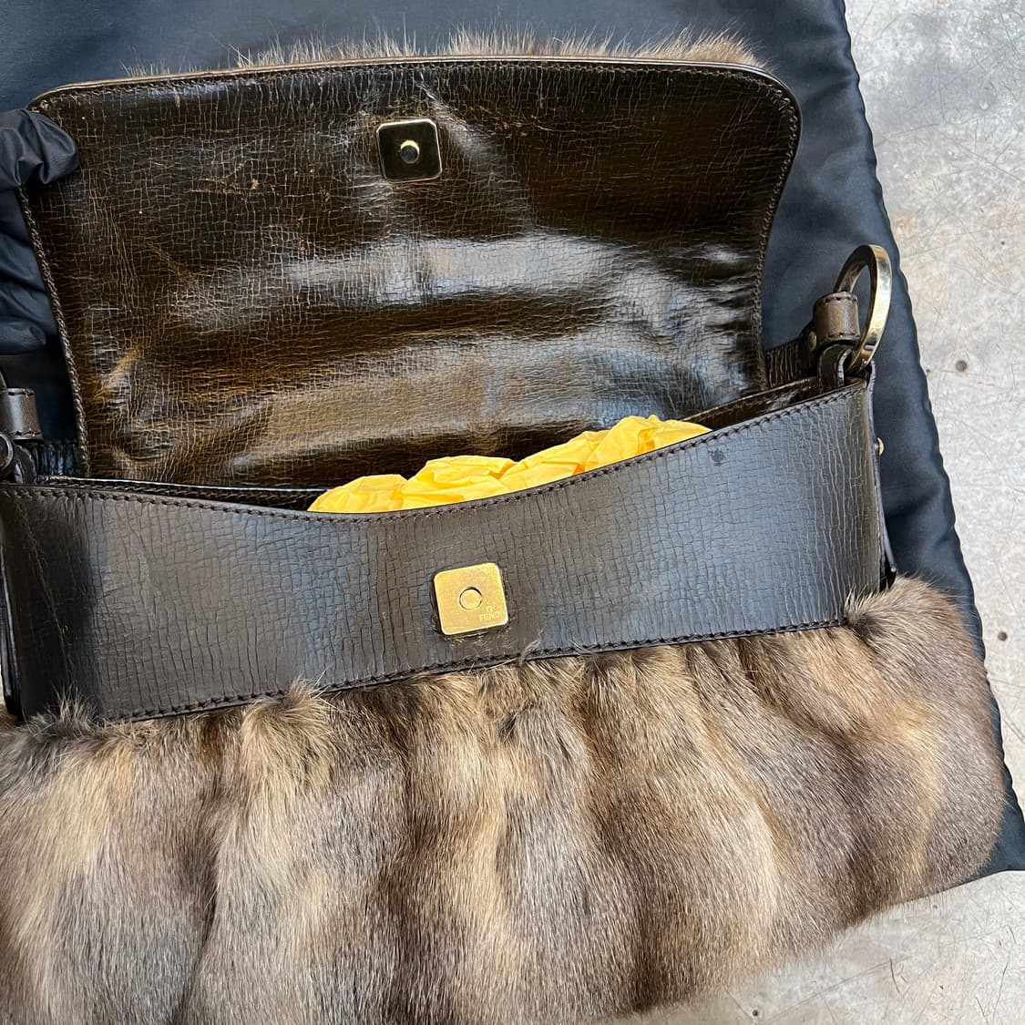 펜디 밍크 퍼 쉐프백 상품이미지7