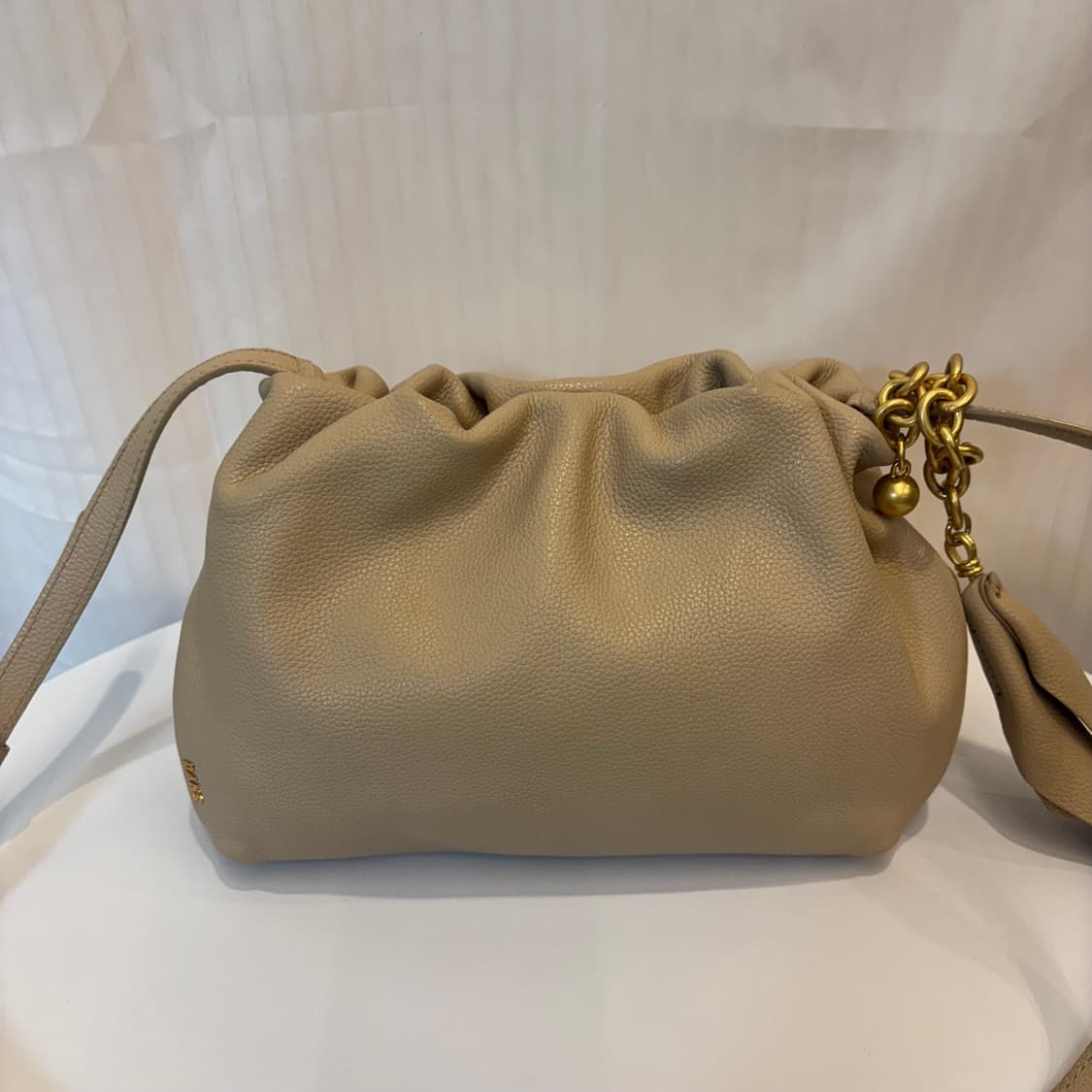 정품 닥스 25ss 플러피플라워 베이지 크로스백     상품이미지2