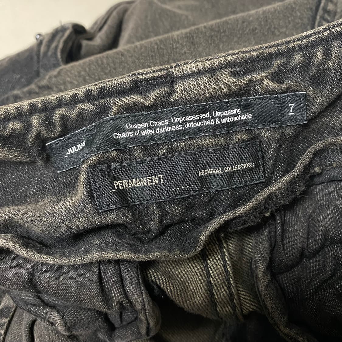 [새상품/1] 율리우스 25SS 12oz 데님 와이드 가스마스크 카고팬츠 상품이미지9