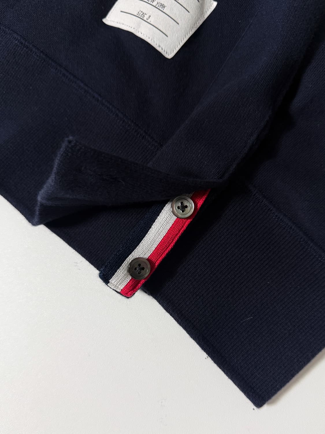 톰브라운 네이비 4바 클래식 스웻 셔츠 상품이미지3