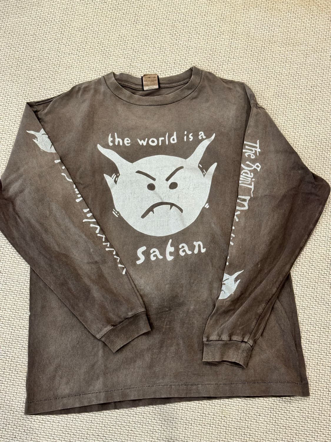 세인트 미카엘 World is a Satan 롱슬리브 XL 상품이미지1