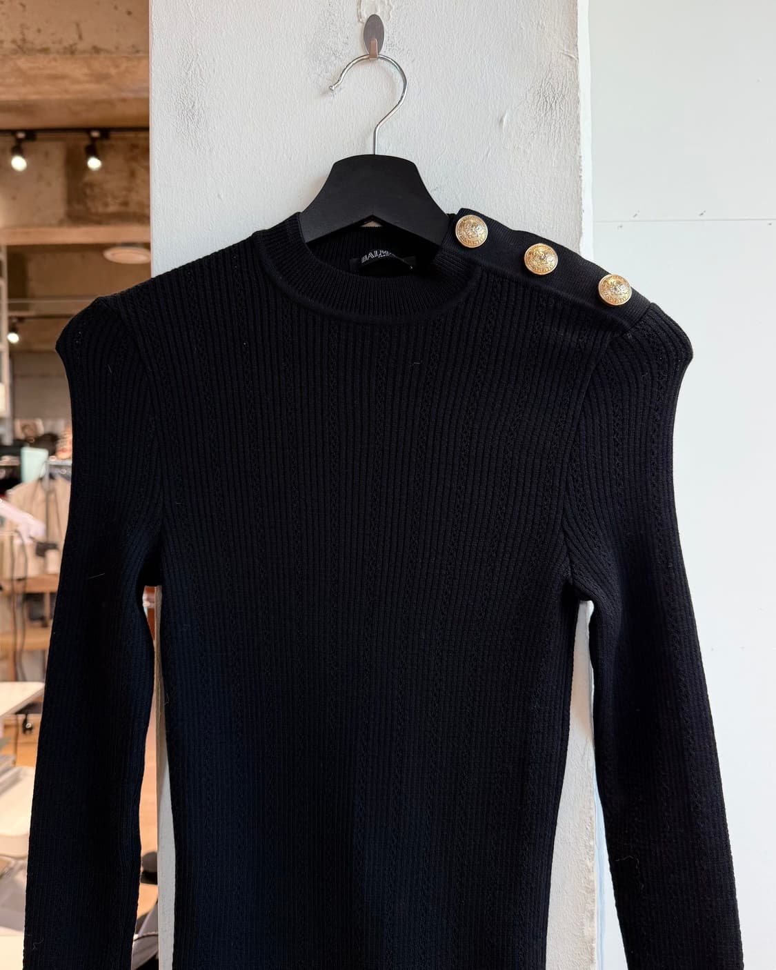 발망 블랙 금장 버튼 울 니트 상품이미지3