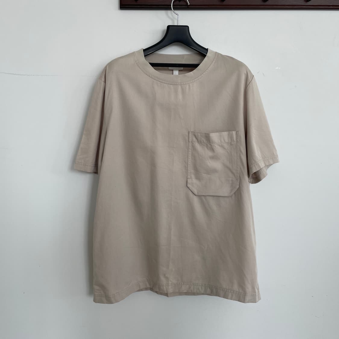 코스 베이지 포켓 반팔 티셔츠 상품이미지1
