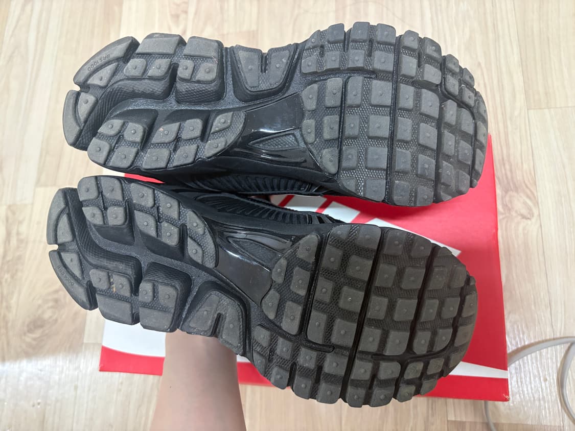 나이키 줌 보메로 5 (245 사이즈) 상품이미지4