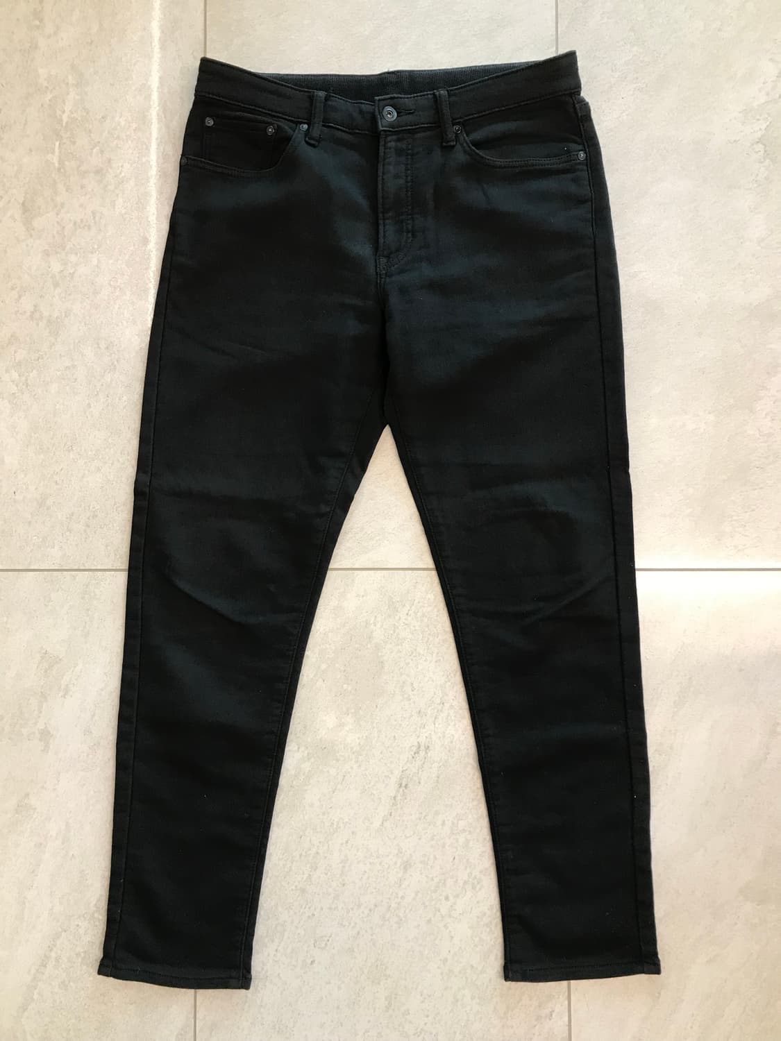 유니클로 블랙진 상품이미지1