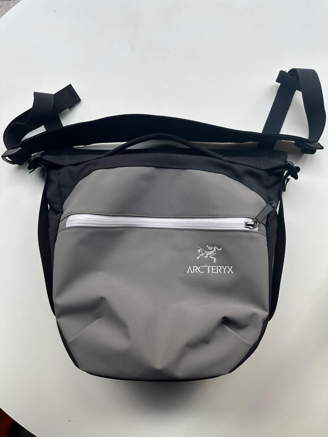 아크테릭스 빔즈 아로 8 리버드 숄더백  상품이미지1