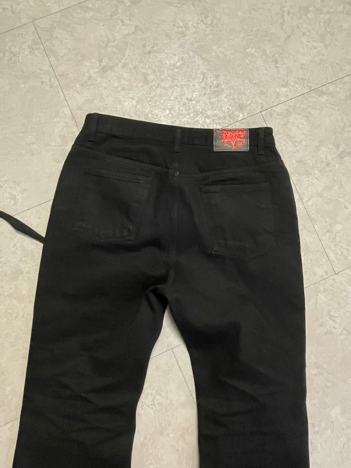 에모스탠스 클럽 레더 패치 플레어진 1사이즈 (가방 증정) 상품이미지6