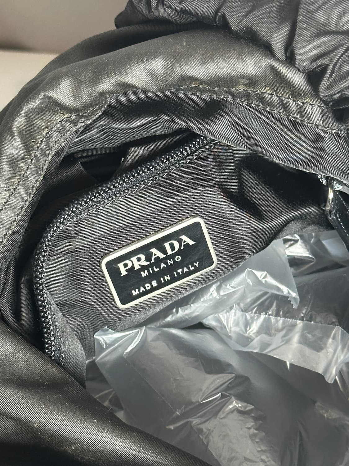 프라다 나일론 드로스트링 크로스백 상품이미지10