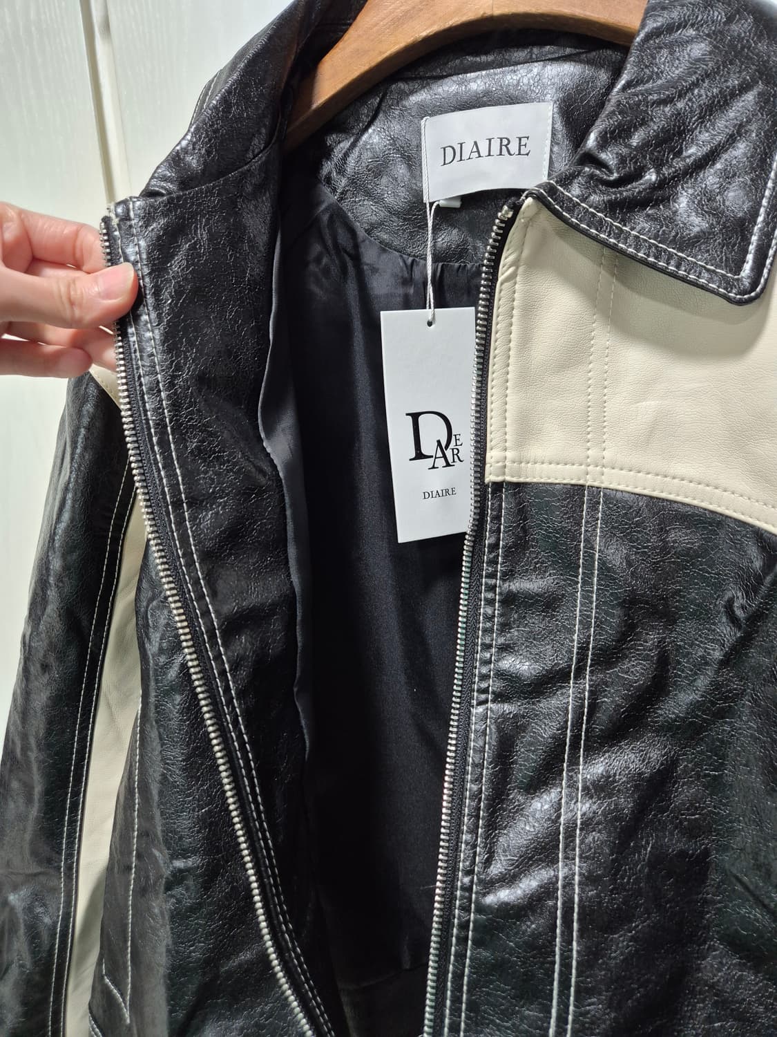 DIAIRE. 블랙 배색 레더 자켓 상품이미지8