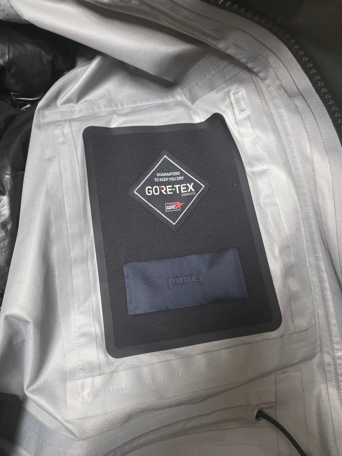 준지 21fw 고어텍스 209 구스패딩 S (100~110) 상품이미지5