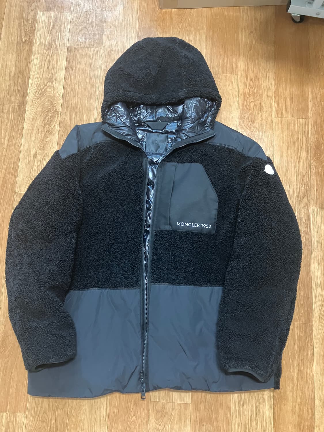 몽클레어 시어링 훌 패딩 블랙 7 상품이미지1