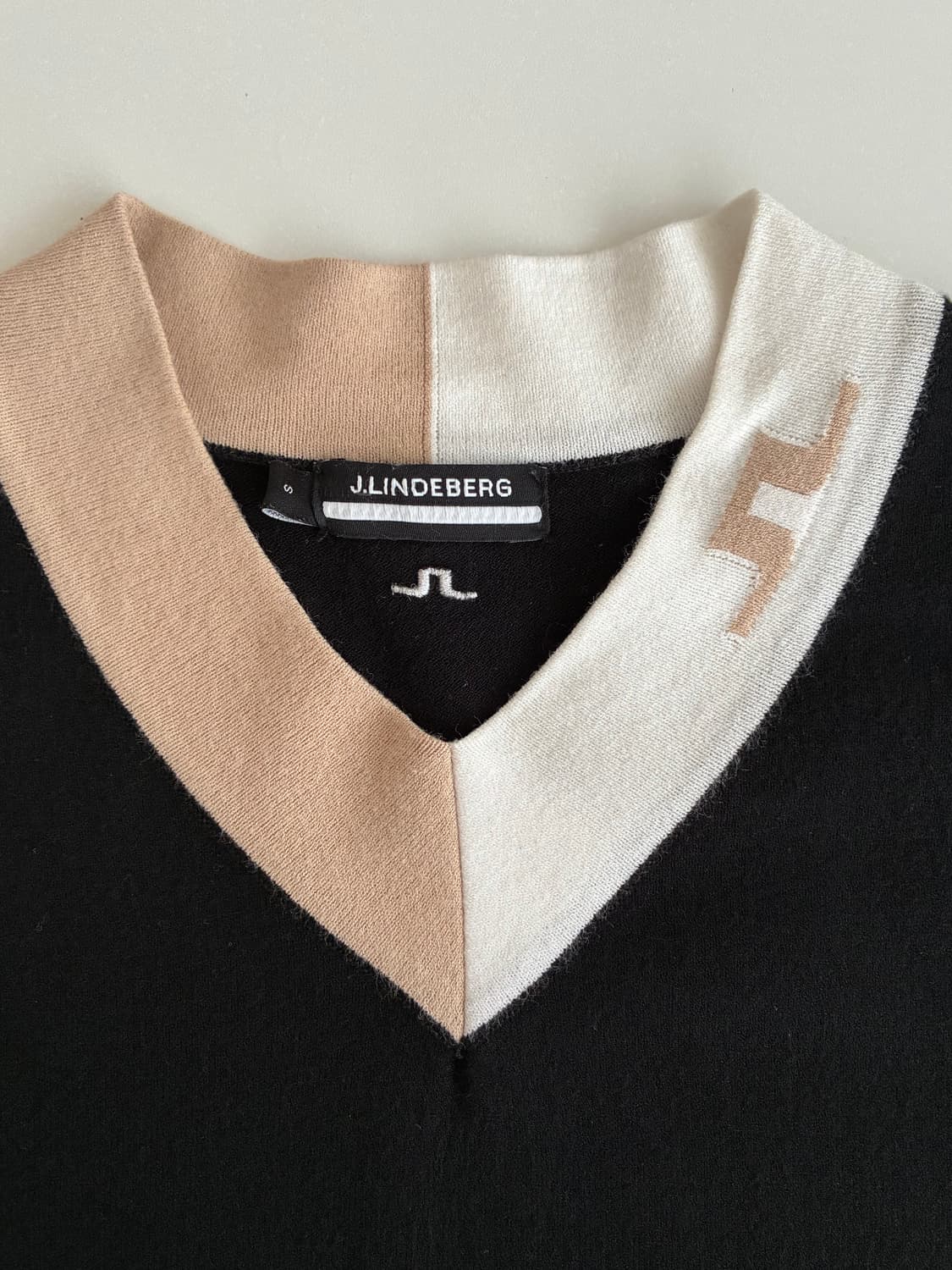 S) 제이린드버그 여성 브이넥 니트 블랙 상품이미지4