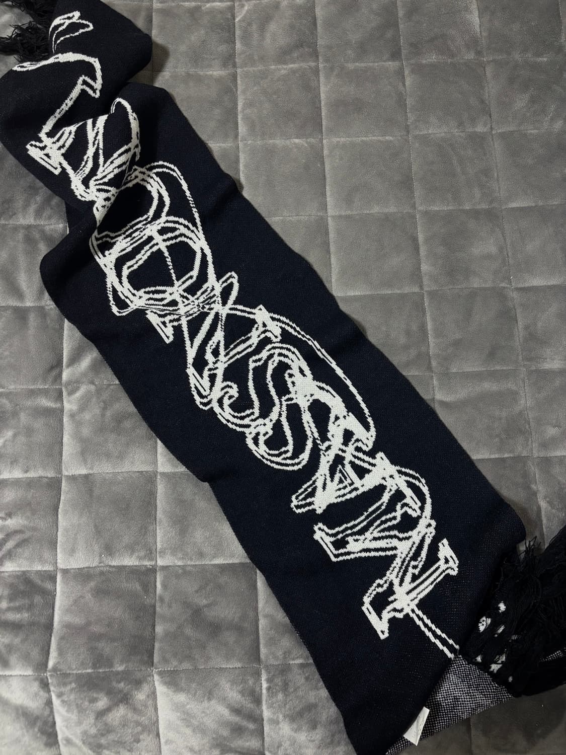 매스노운 레터링 테슬 머플러 블랙 상품이미지3