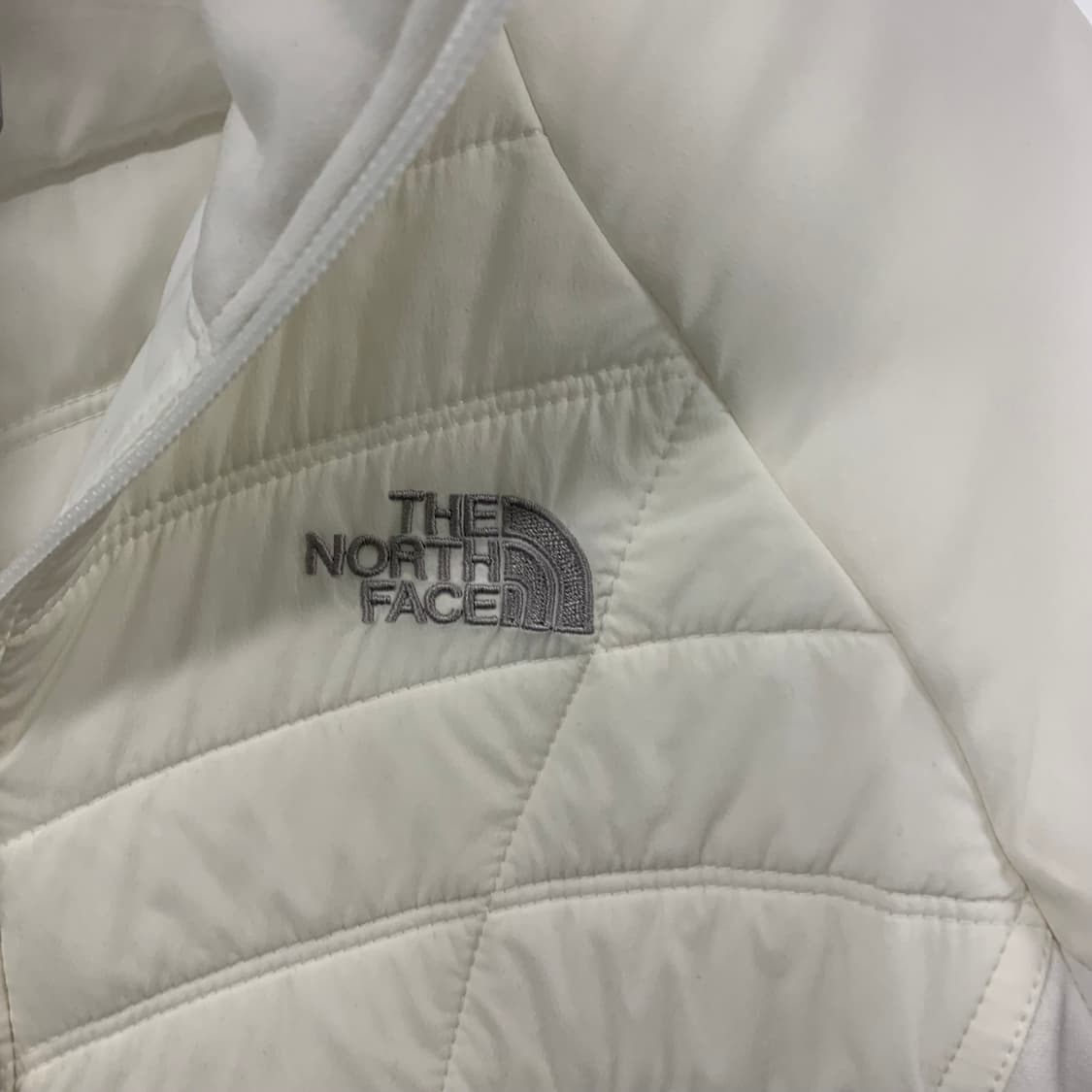 노스페이스 로고 화이트 경량 자켓 상품이미지4