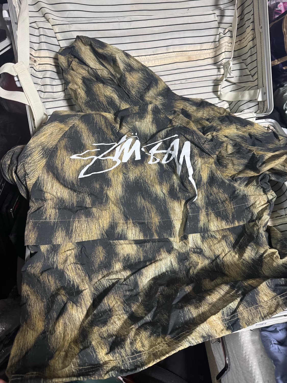 M 스투시 퍼 프린트 비치 쉘 자켓 브라운 상품이미지2