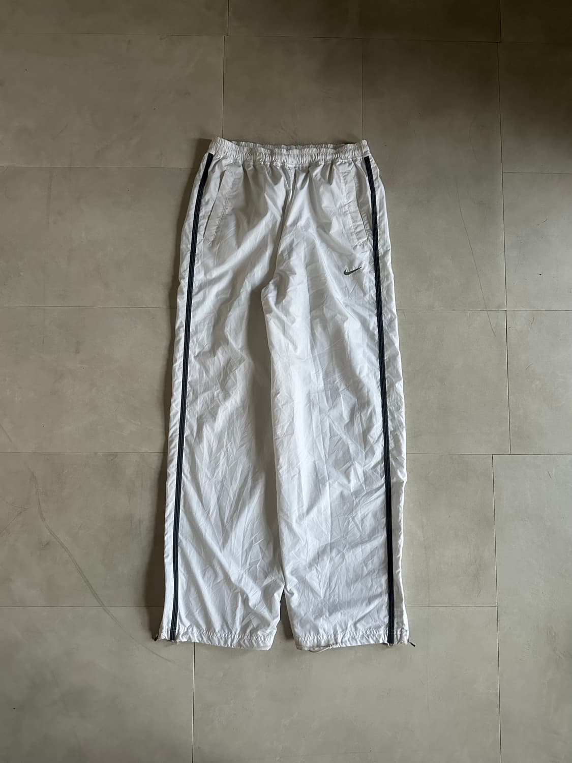 white wide fit training pants 상품이미지6
