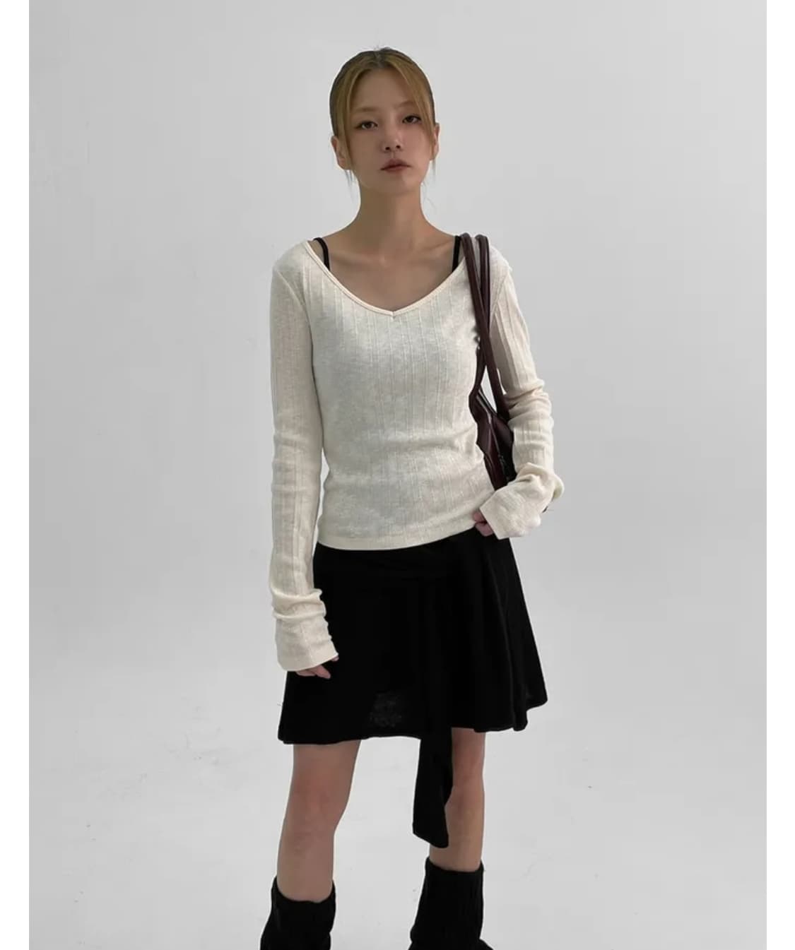 블랙업 루빌리 와이드 브이넥 긴팔티 아이보리 상품이미지2